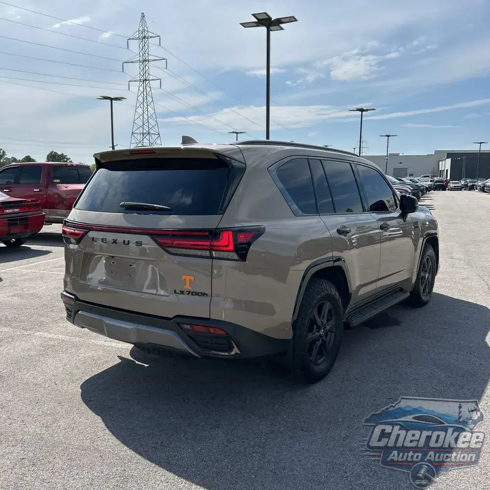2025 Lexus LX 700h Overtrail