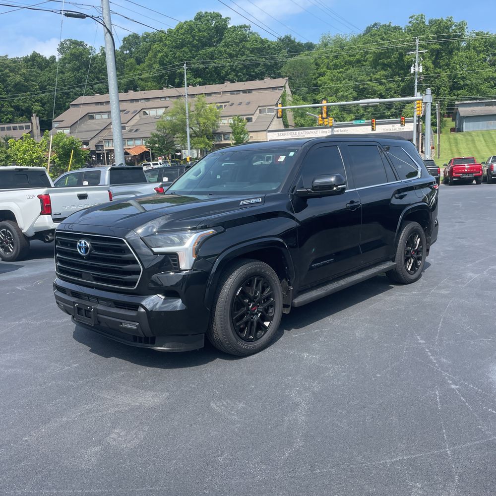 2024 Toyota Sequoia SR5