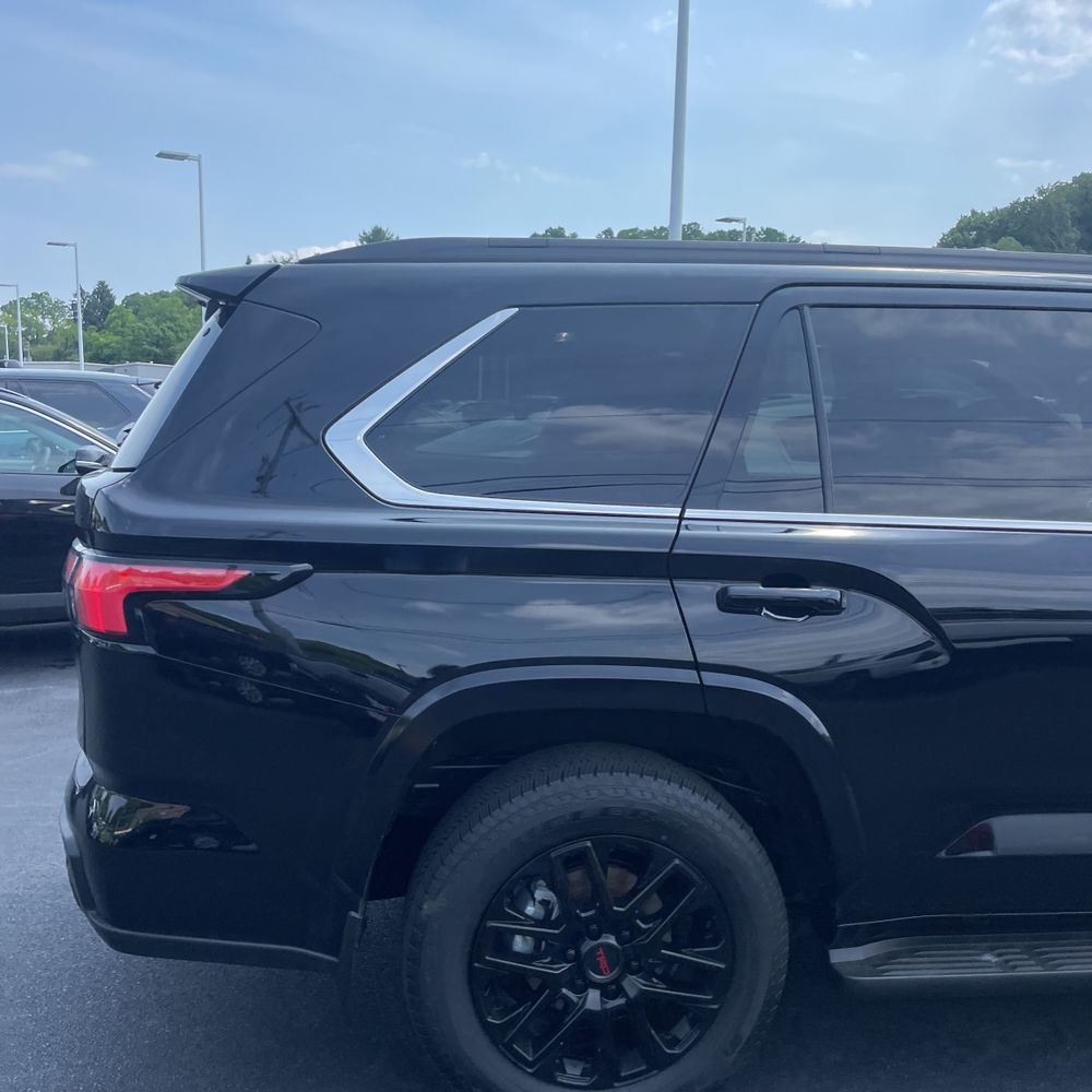 2024 Toyota Sequoia SR5
