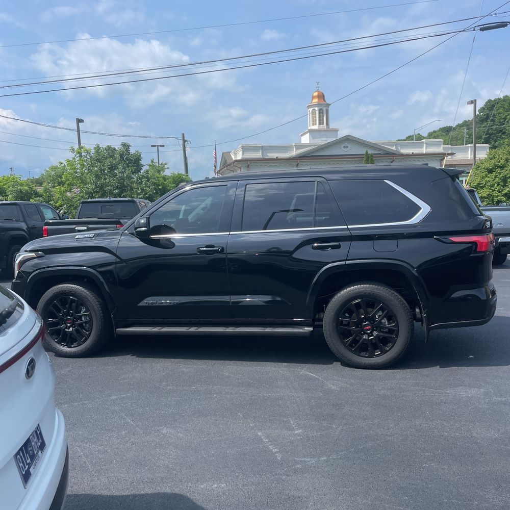2024 Toyota Sequoia SR5