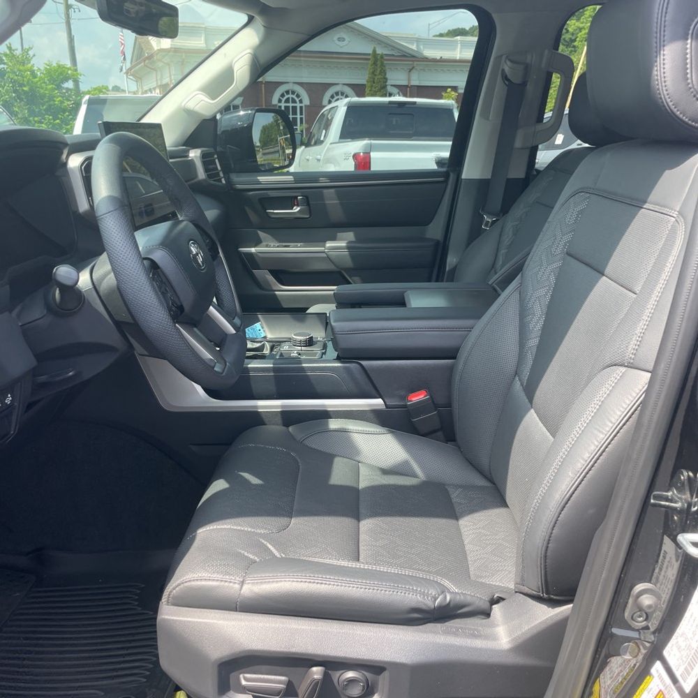 2024 Toyota Sequoia SR5