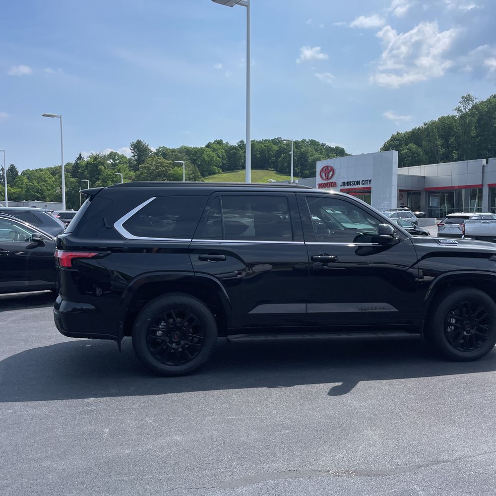 2024 Toyota Sequoia SR5
