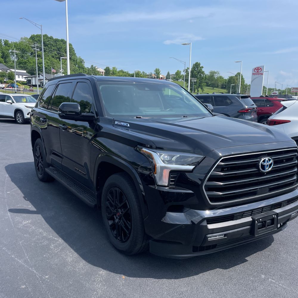 2024 Toyota Sequoia SR5