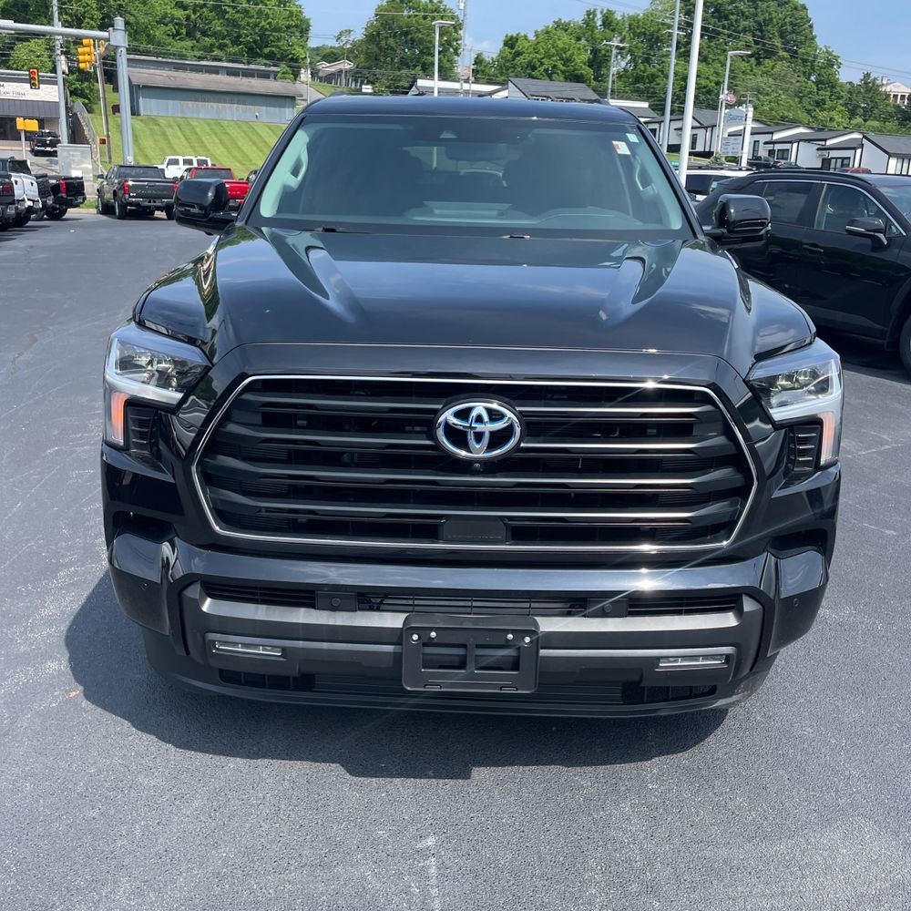2024 Toyota Sequoia SR5