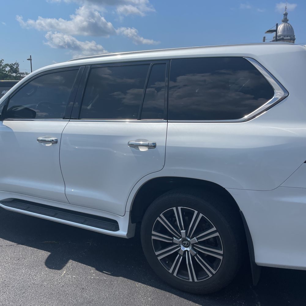 2019 Lexus LX 570 Three-Row
