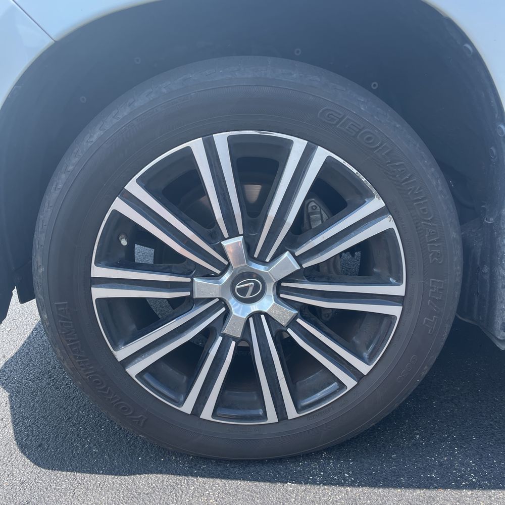 2019 Lexus LX 570 Three-Row