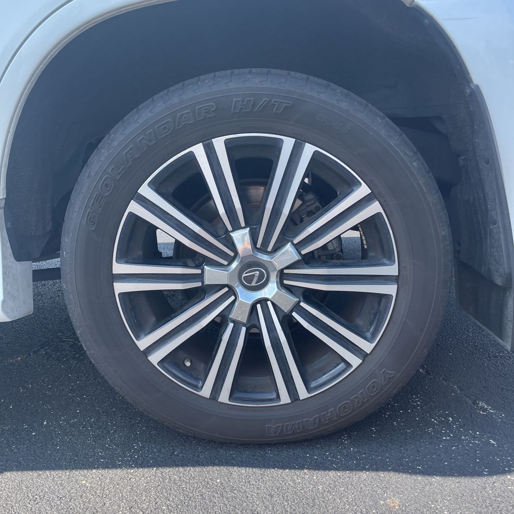 2019 Lexus LX 570 Three-Row