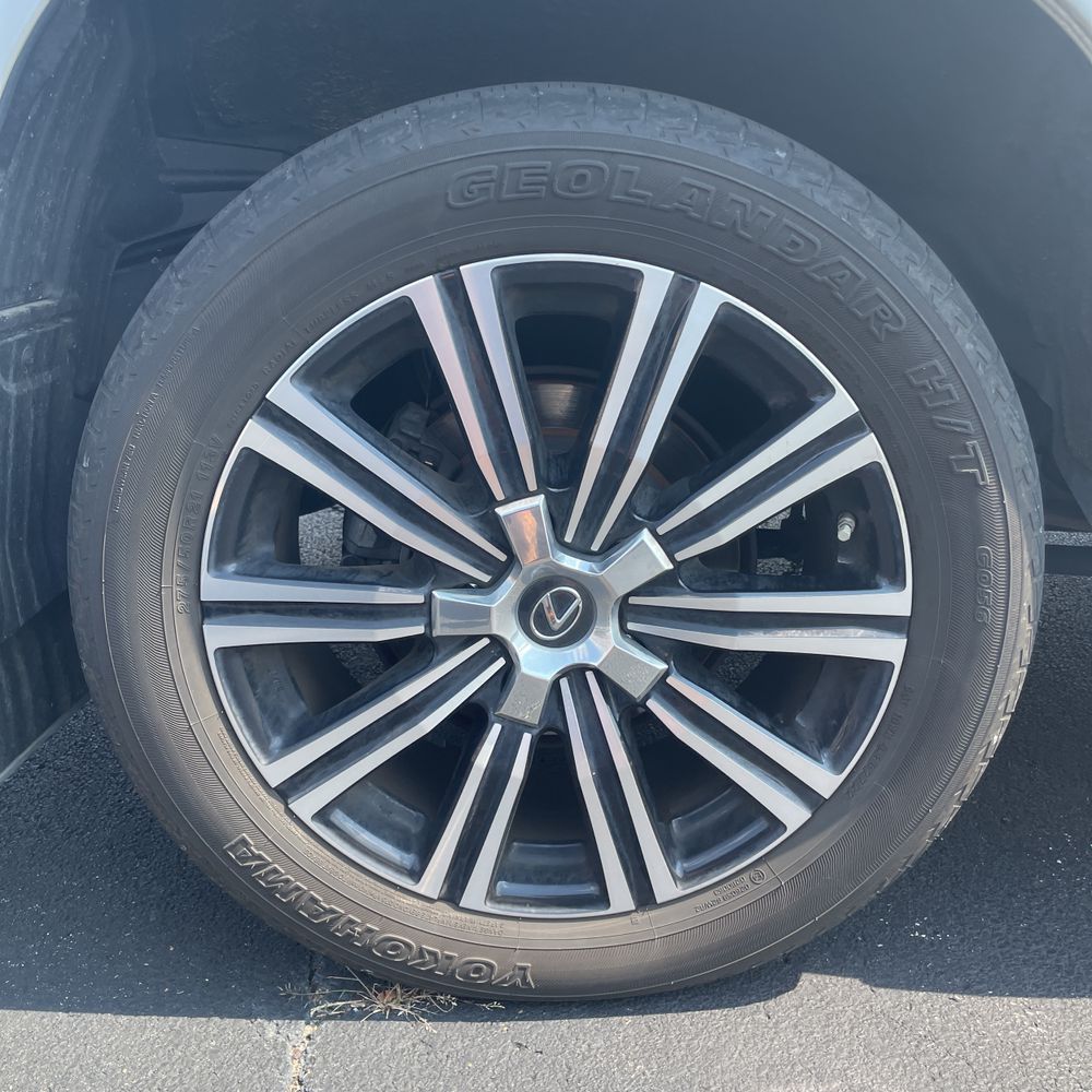 2019 Lexus LX 570 Three-Row