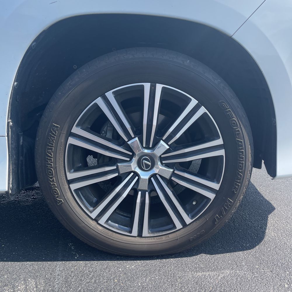 2019 Lexus LX 570 Three-Row