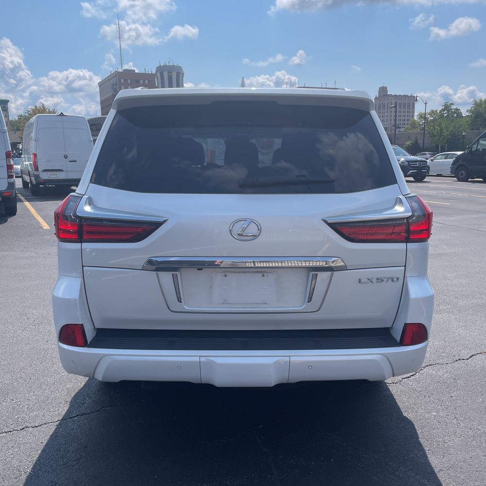2019 Lexus LX 570 Three-Row