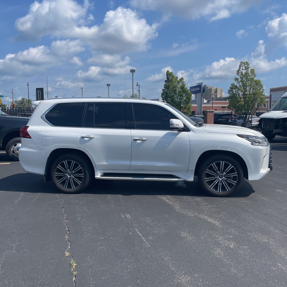2019 Lexus LX 570 Three-Row