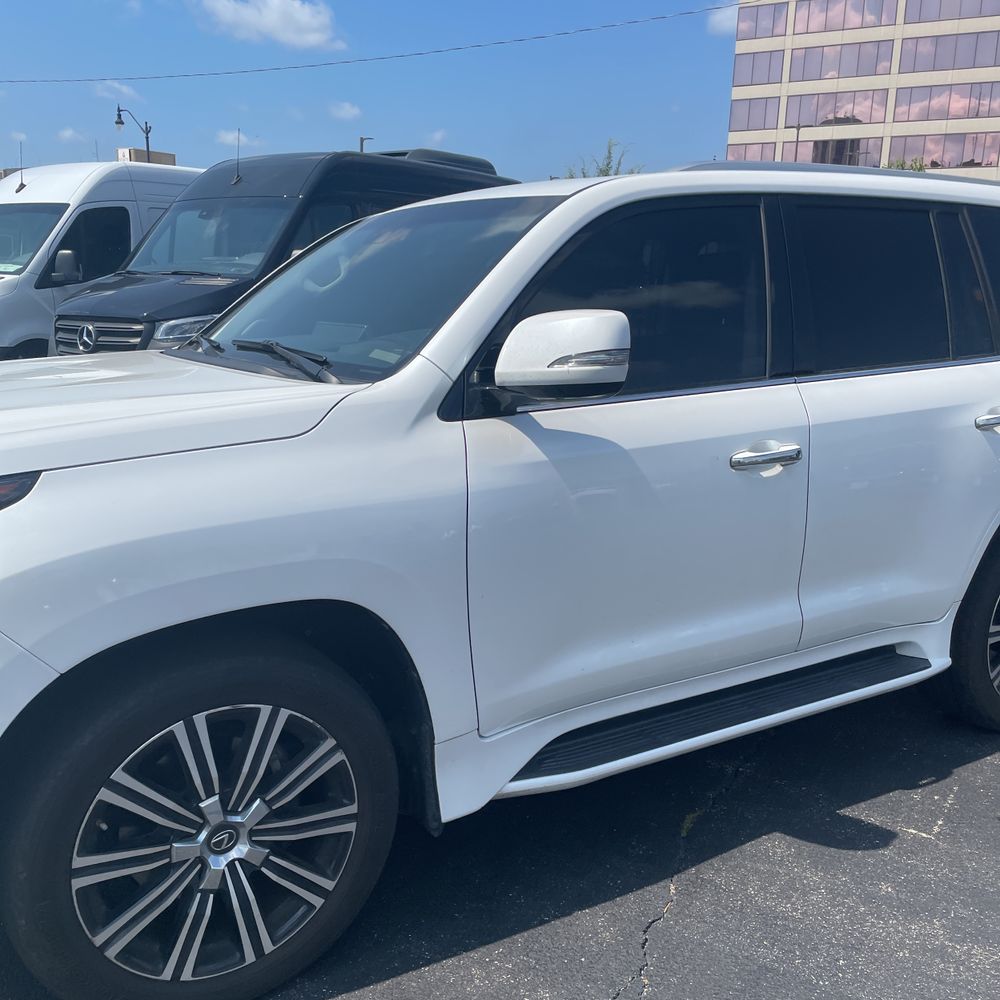 2019 Lexus LX 570 Three-Row