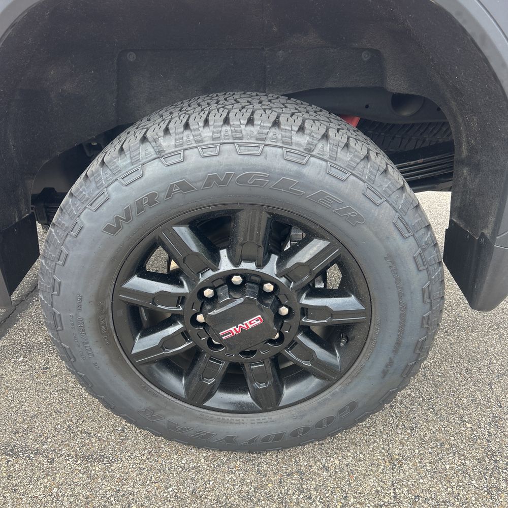 2025 GMC Sierra 2500HD AT4