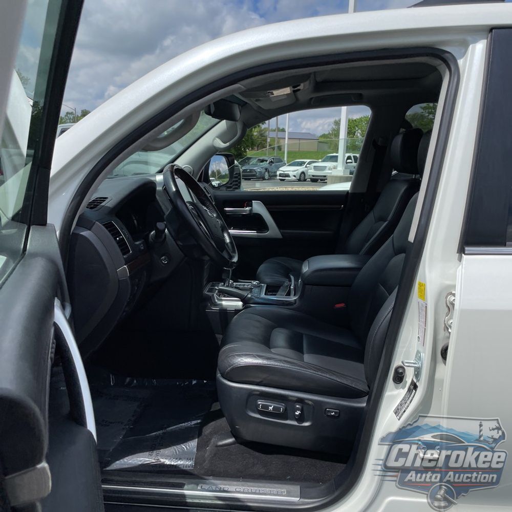 2020 Toyota Land Cruiser Base
