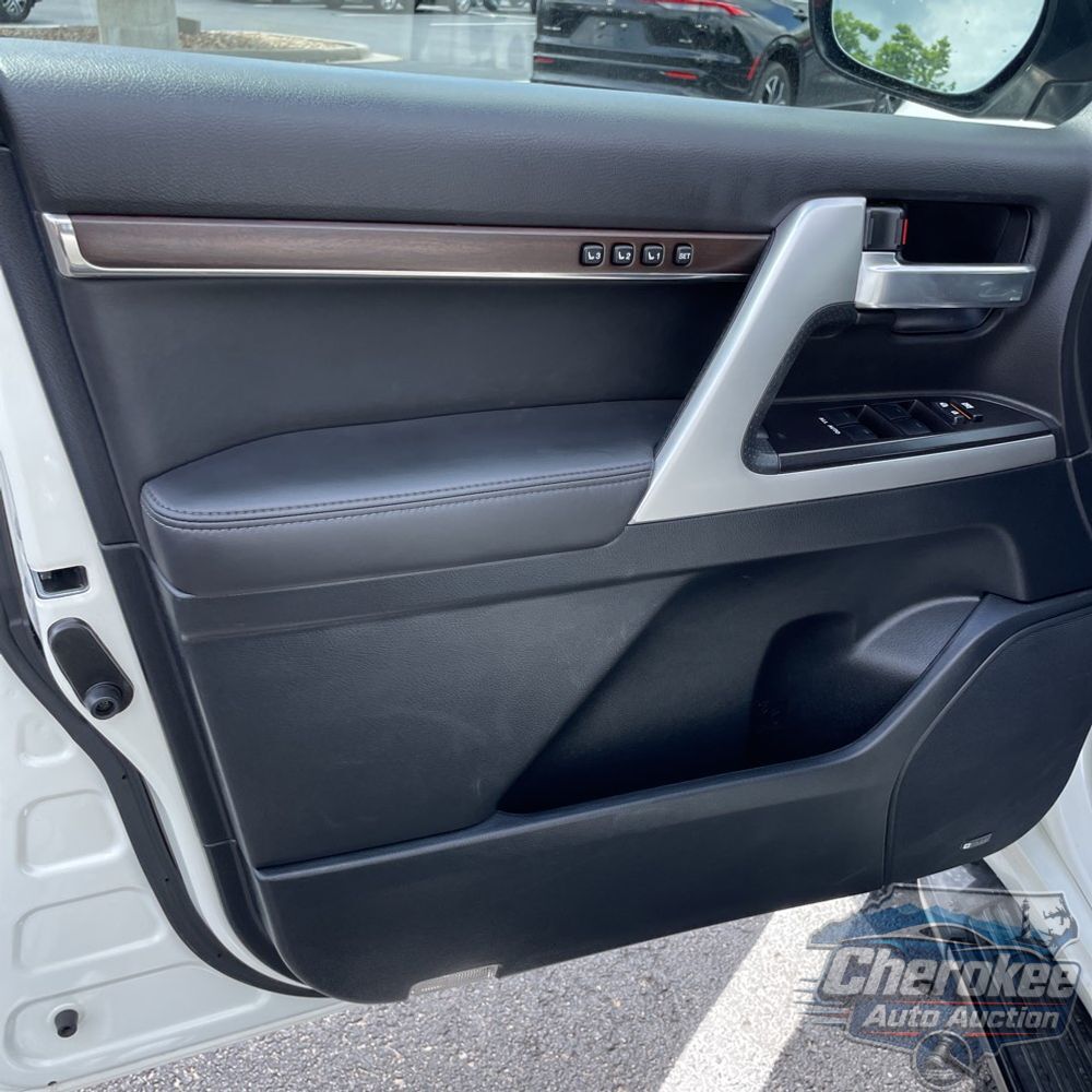 2020 Toyota Land Cruiser Base