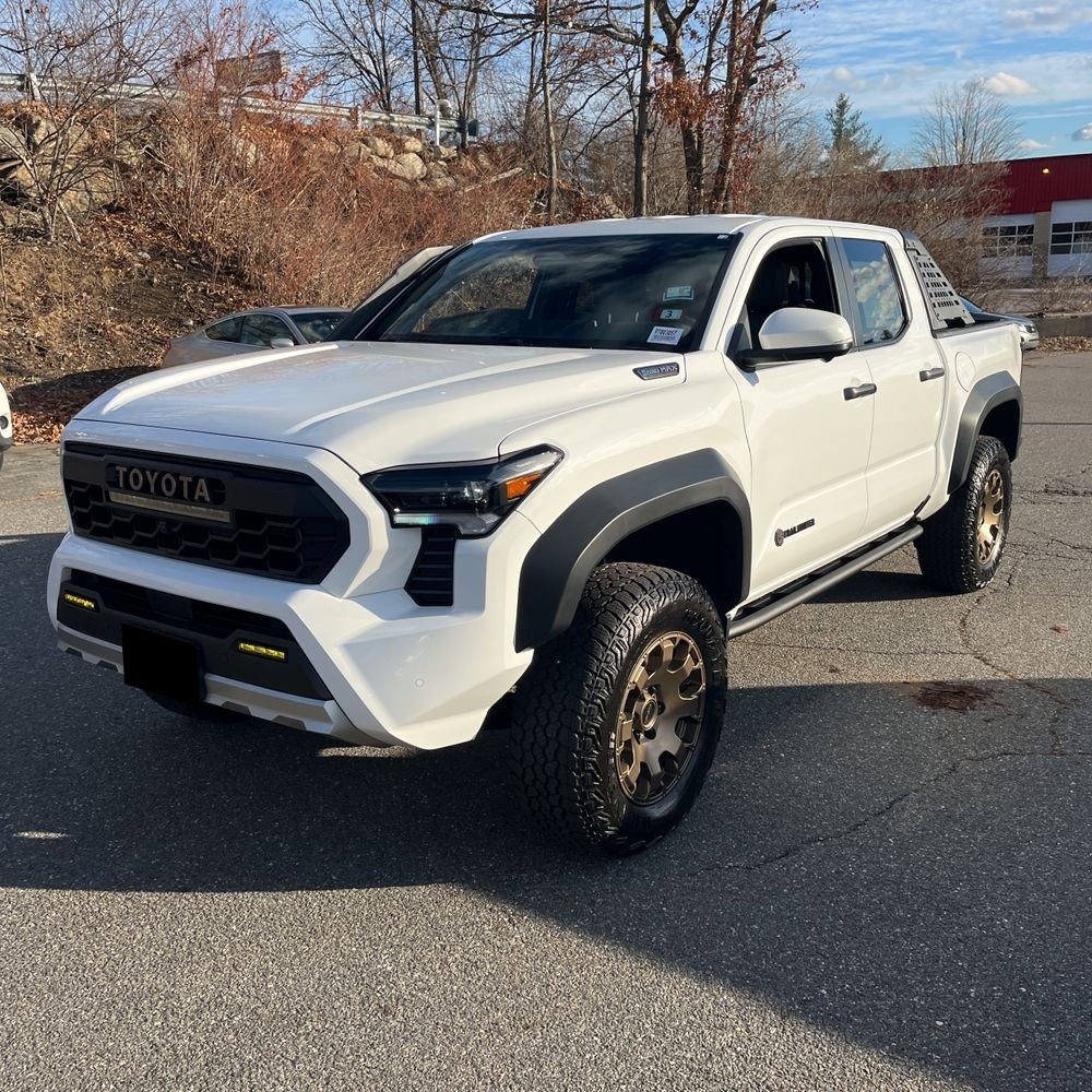 2024 Toyota Tacoma Trailhunter HV