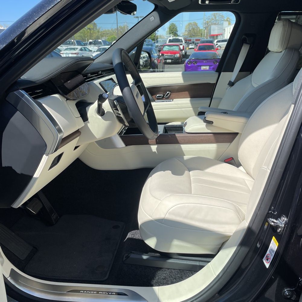 2025 Land Rover Range Rover P400 SE