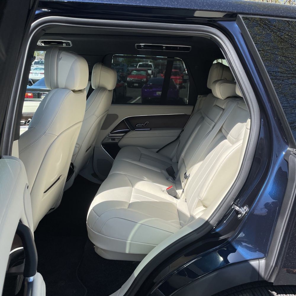 2025 Land Rover Range Rover P400 SE