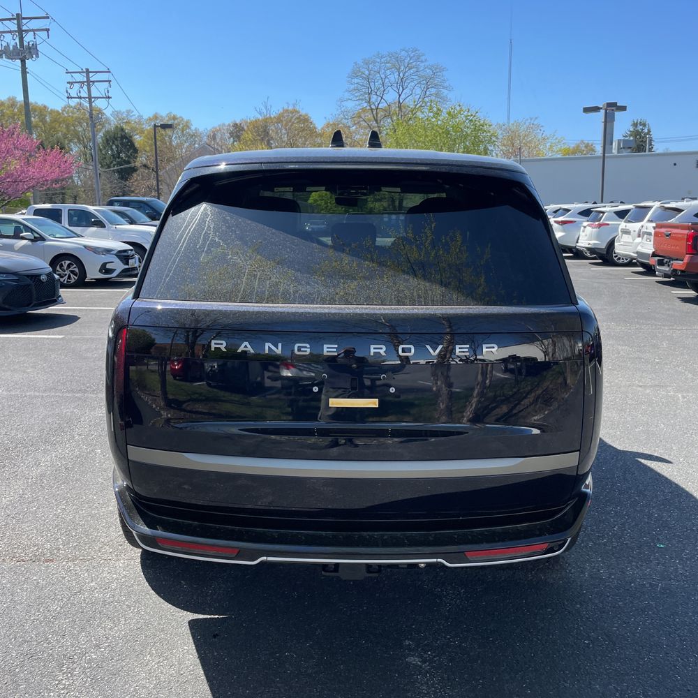 2025 Land Rover Range Rover P400 SE