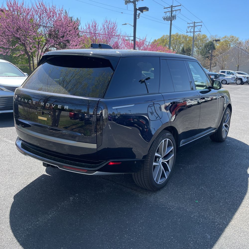 2025 Land Rover Range Rover P400 SE