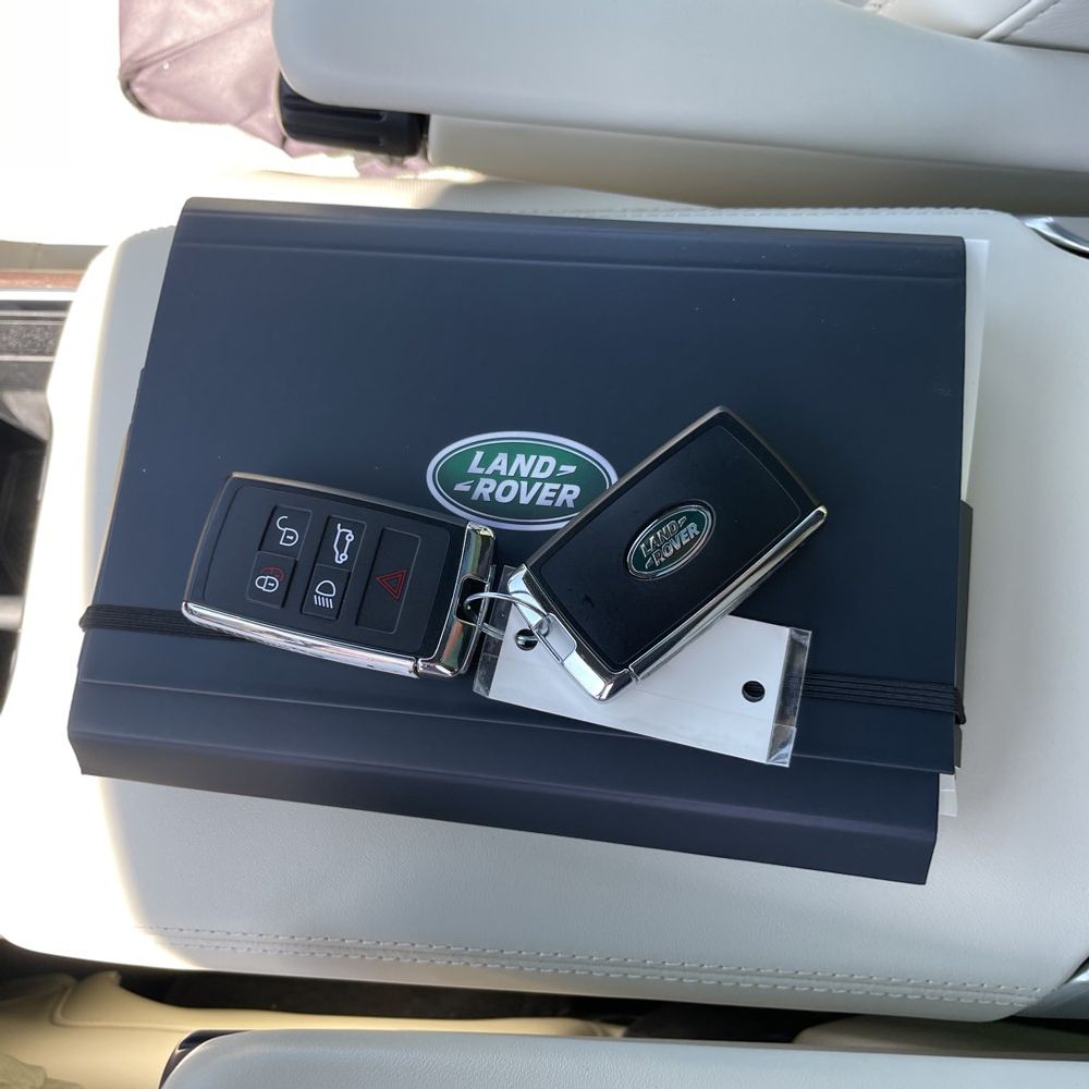 2025 Land Rover Range Rover P400 SE