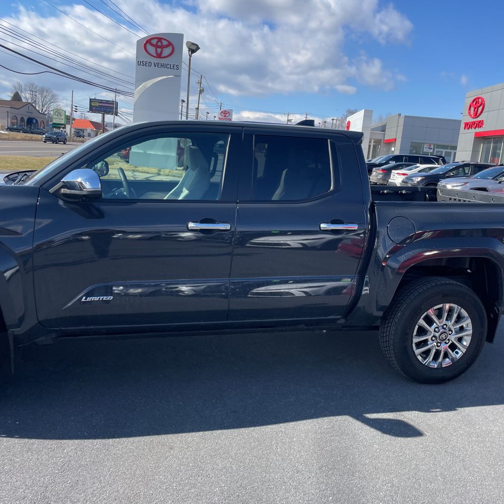 2024 Toyota Tacoma Limited HV