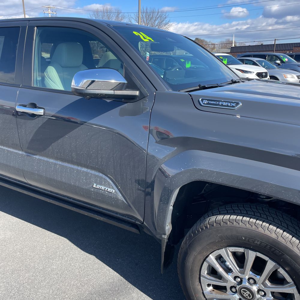 2024 Toyota Tacoma Limited HV