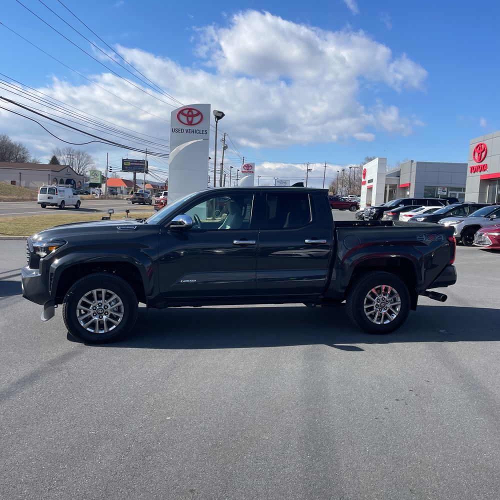 2024 Toyota Tacoma Limited HV