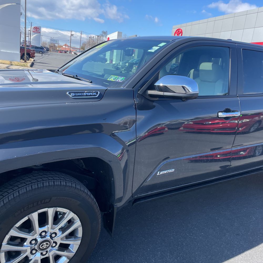 2024 Toyota Tacoma Limited HV