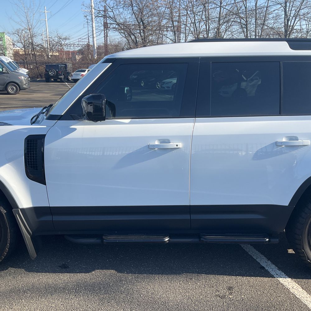 2023 Land Rover Defender 110 SE