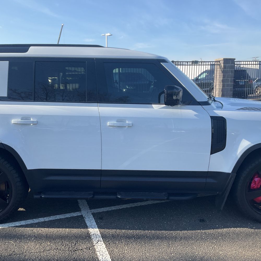 2023 Land Rover Defender 110 SE