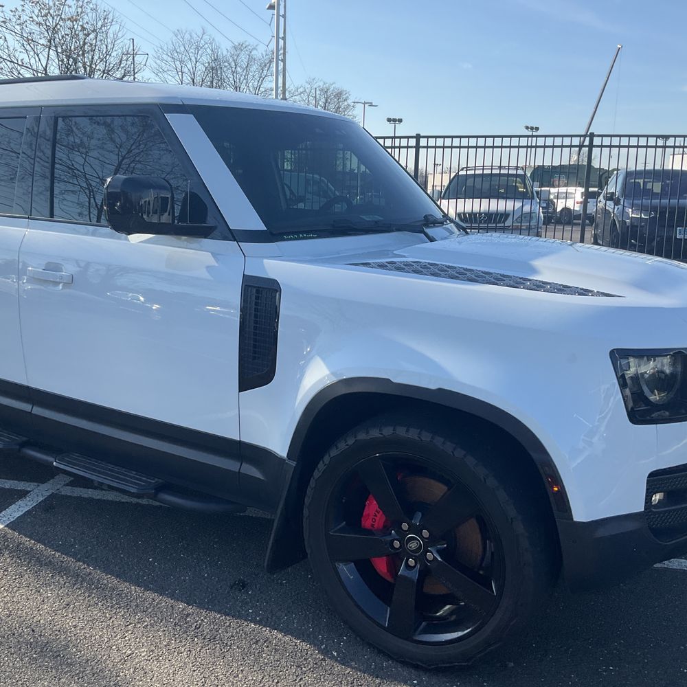 2023 Land Rover Defender 110 SE