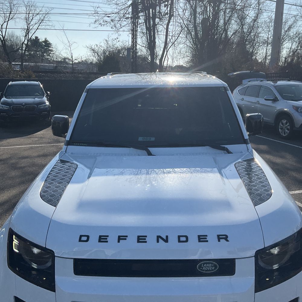 2023 Land Rover Defender 110 SE