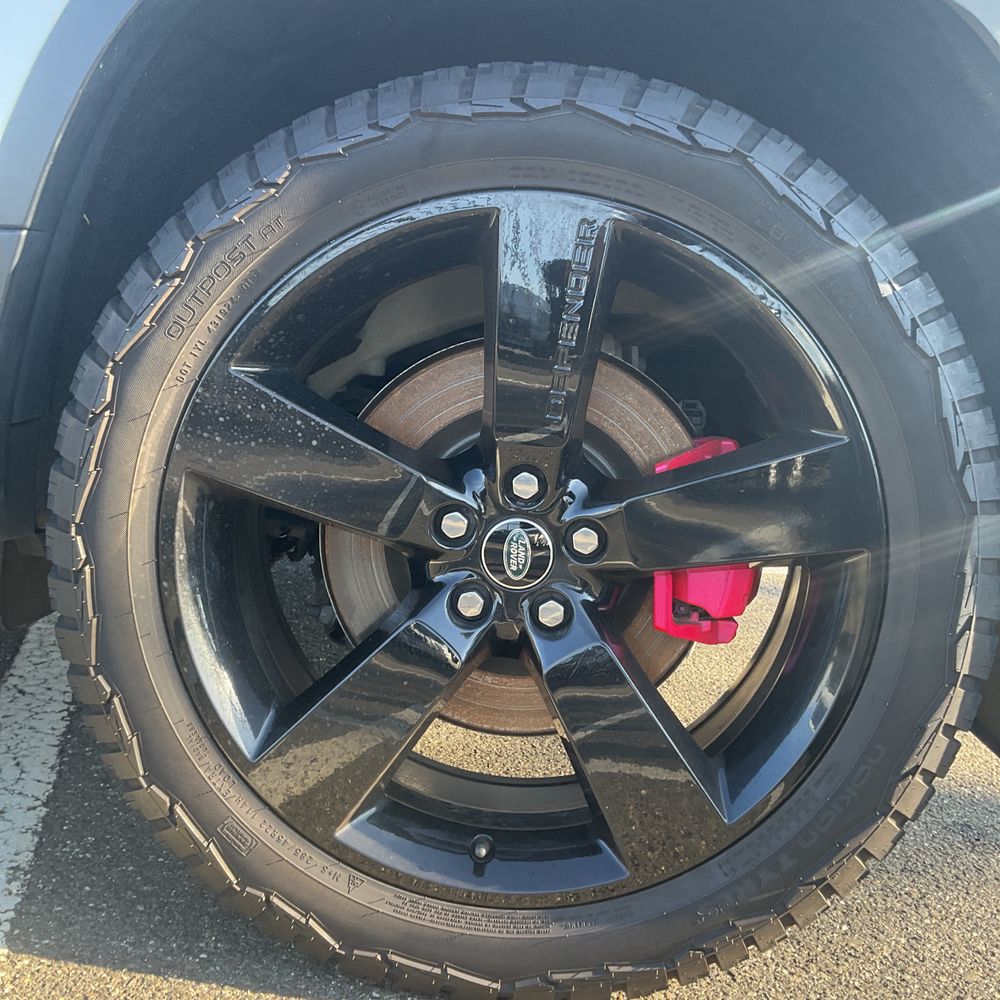 2023 Land Rover Defender 110 SE