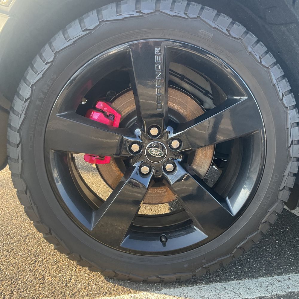 2023 Land Rover Defender 110 SE