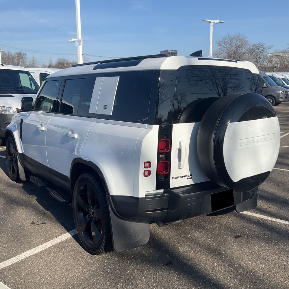2023 Land Rover Defender 110 SE