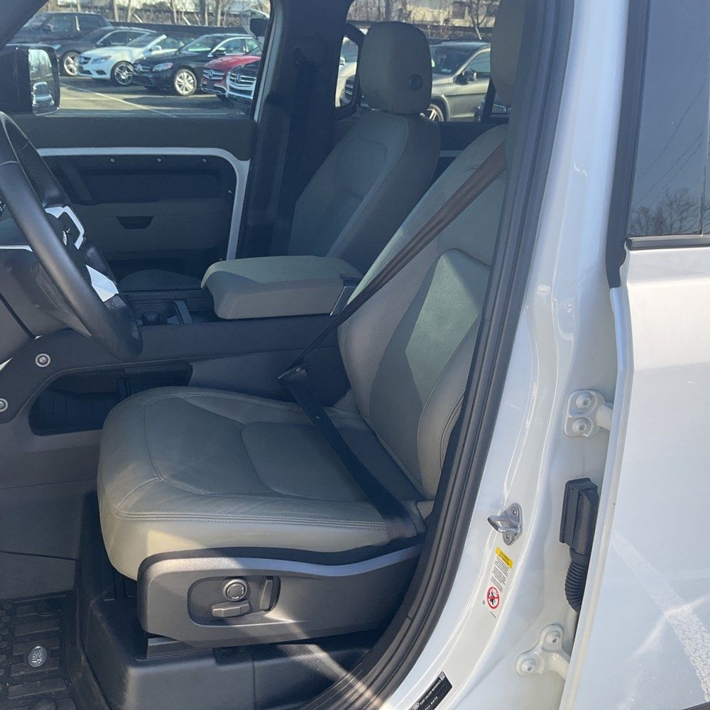 2023 Land Rover Defender 110 SE