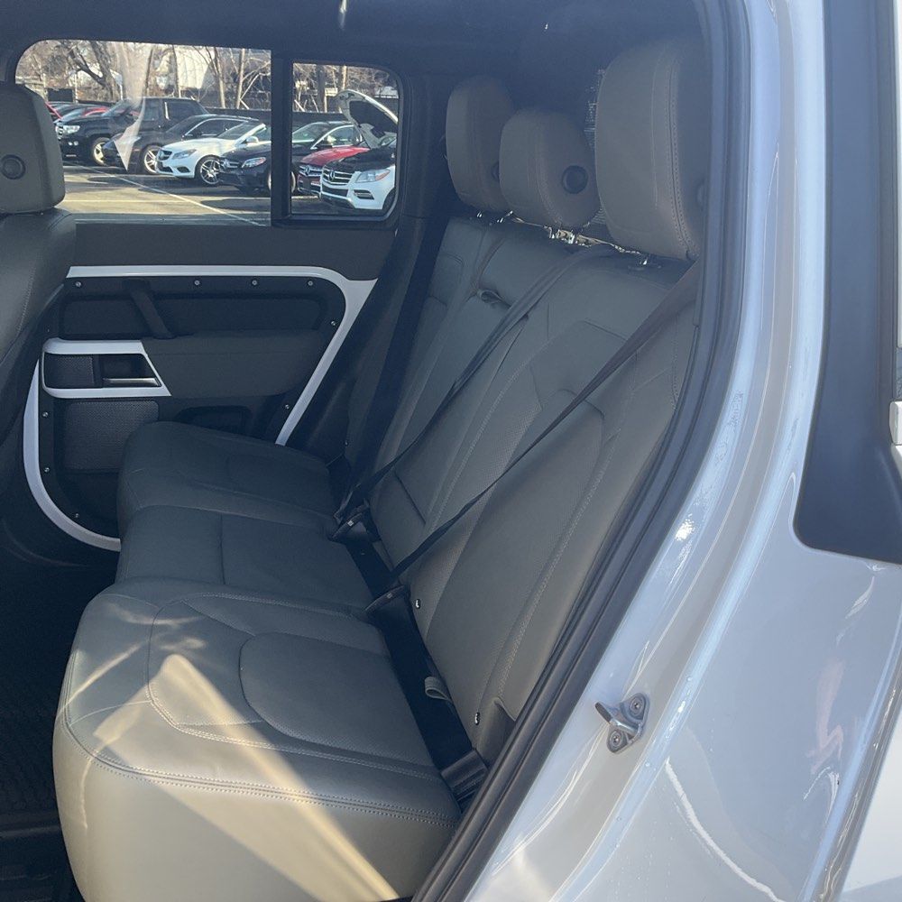 2023 Land Rover Defender 110 SE