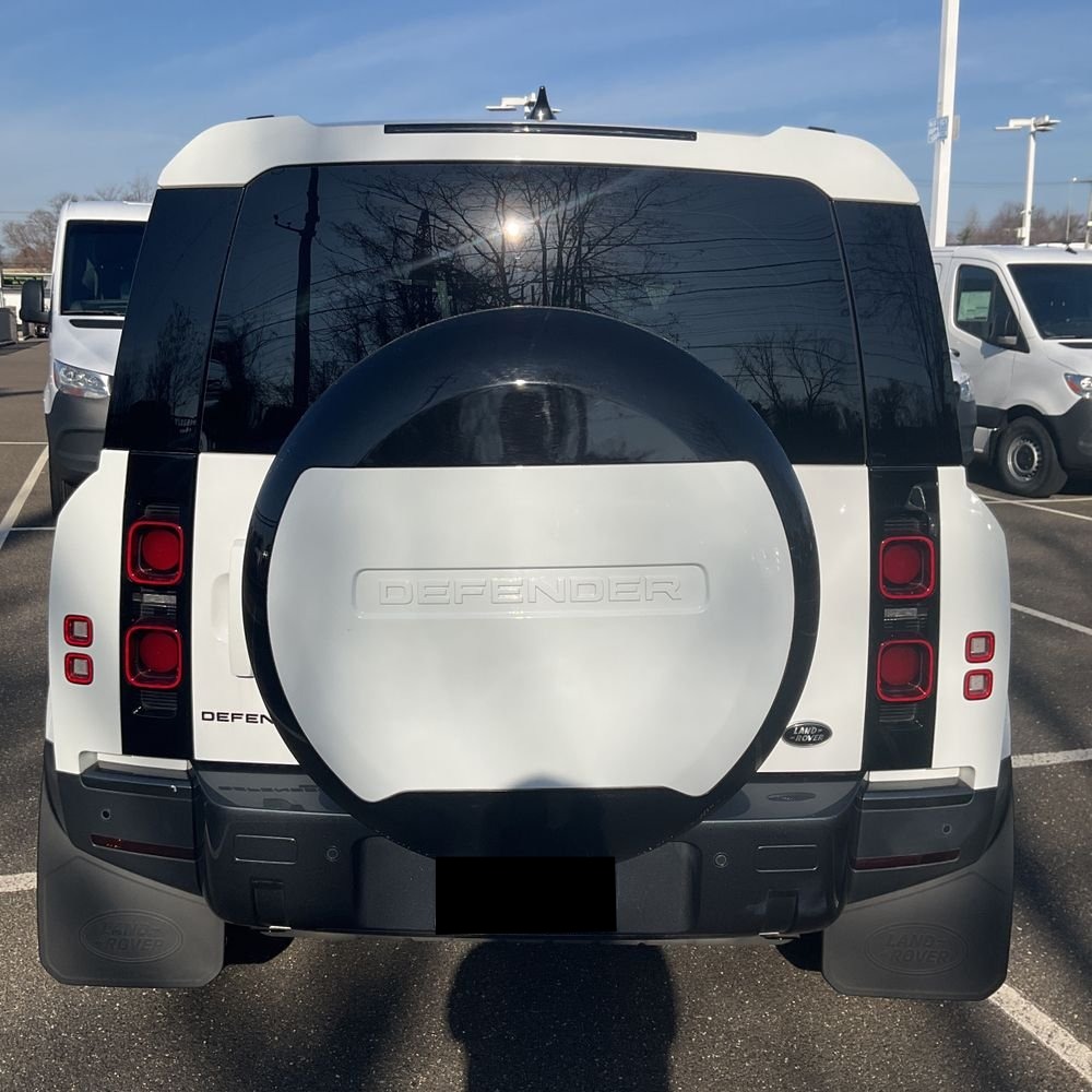 2023 Land Rover Defender 110 SE