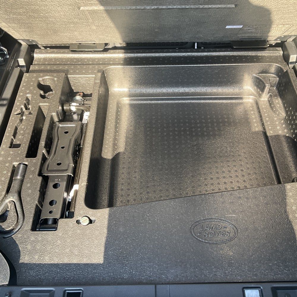 2023 Land Rover Defender 110 SE