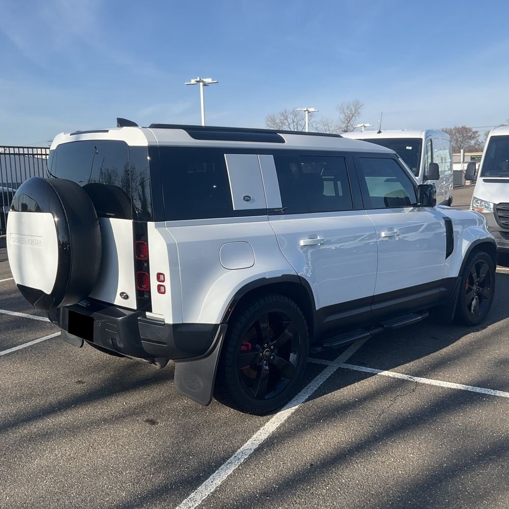 2023 Land Rover Defender 110 SE