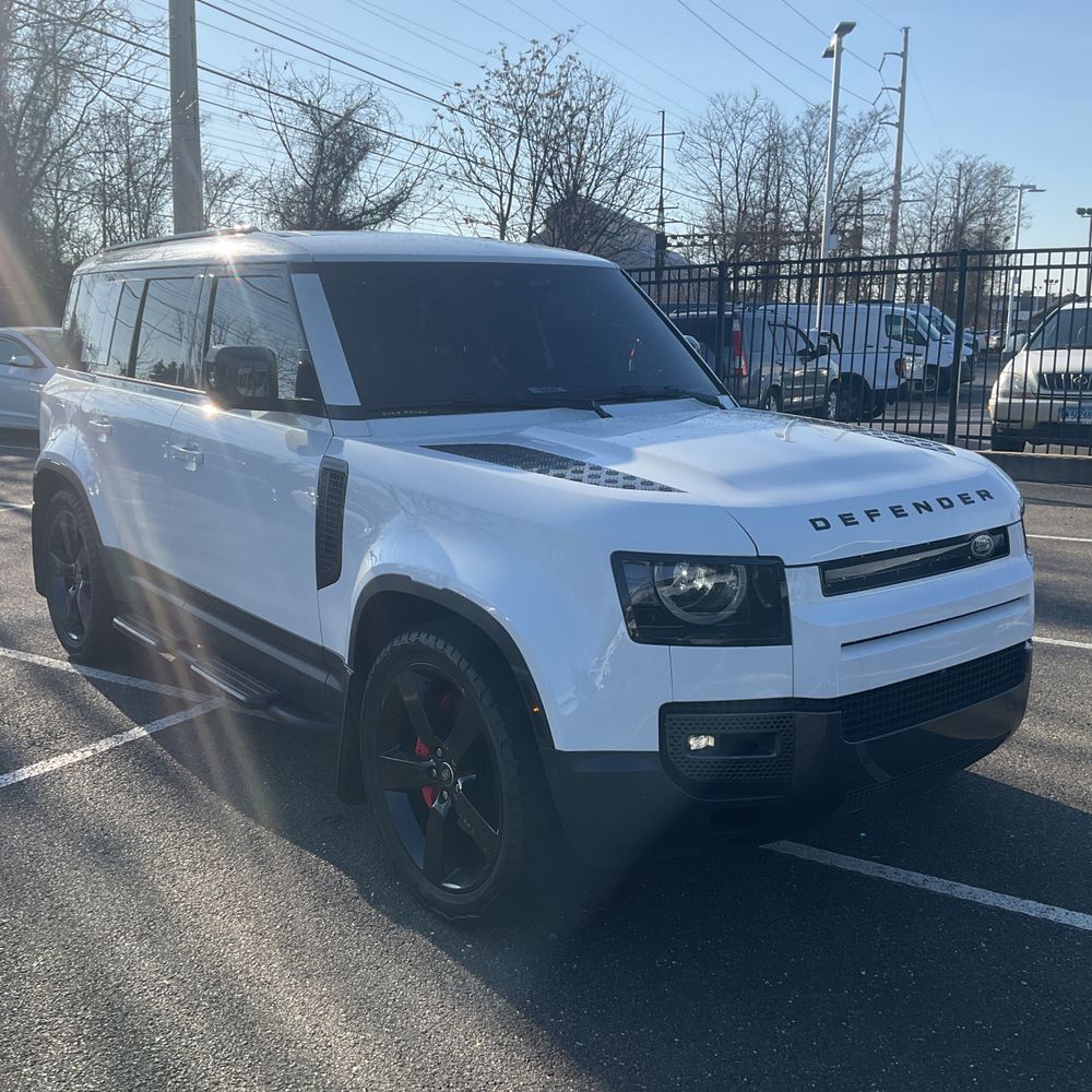 2023 Land Rover Defender 110 SE