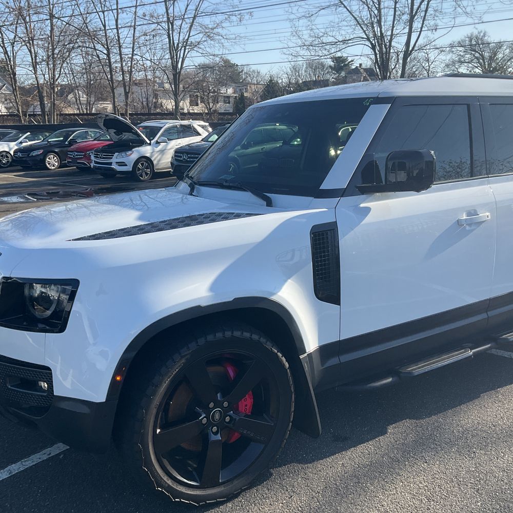 2023 Land Rover Defender 110 SE