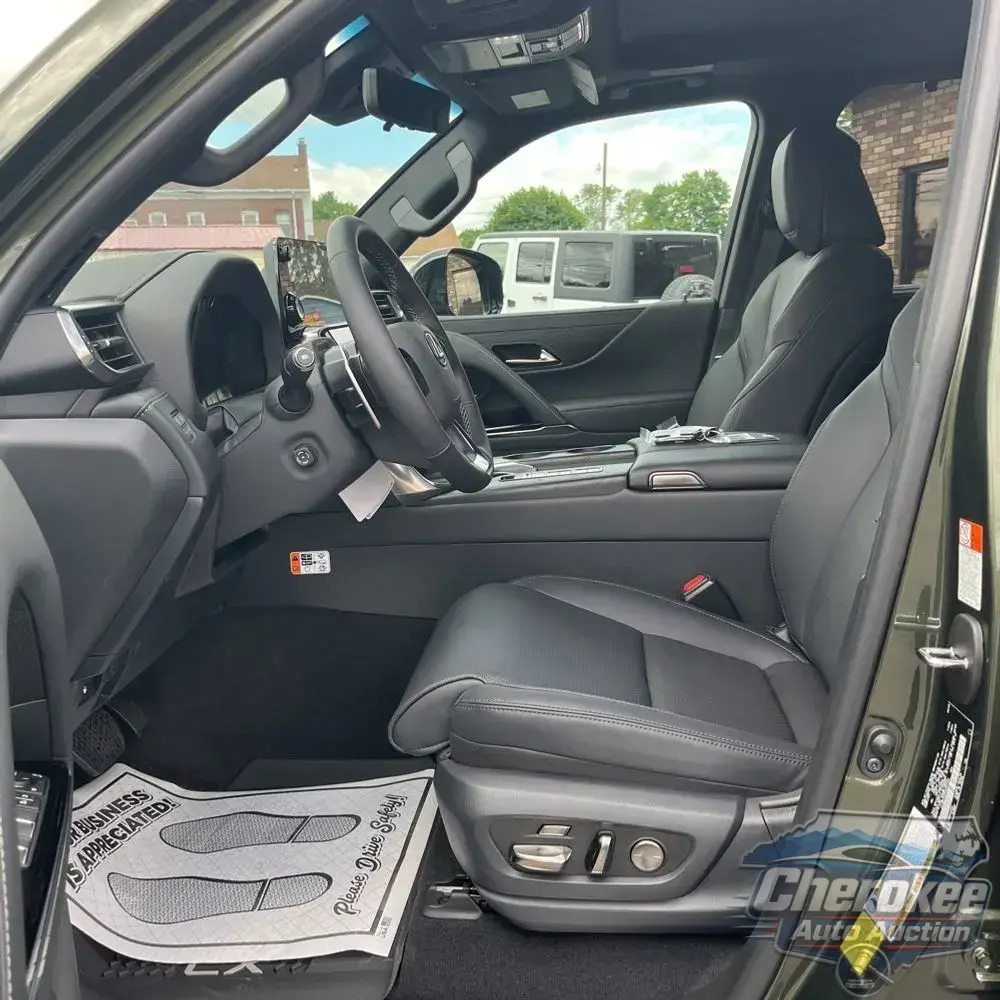 2025 Lexus LX 700h Overtrail
