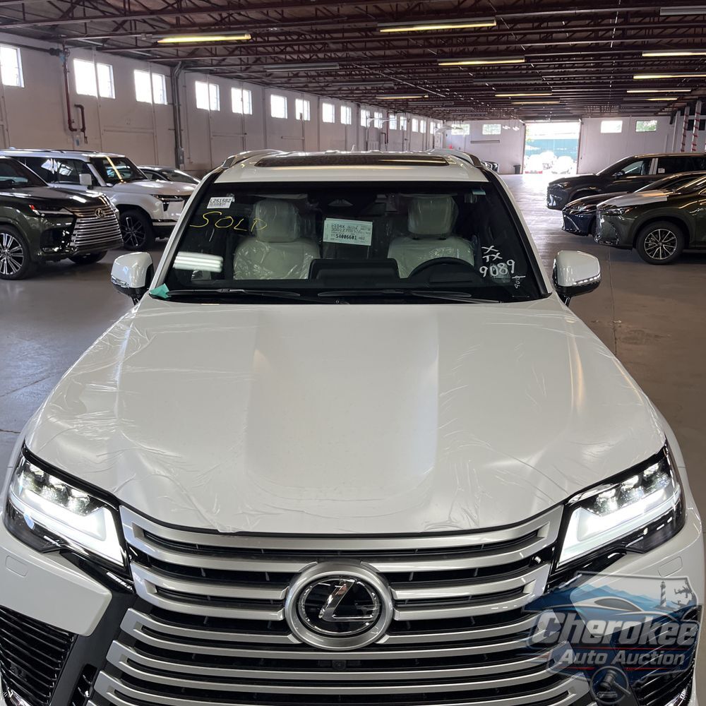 2025 Lexus LX 700h Luxury