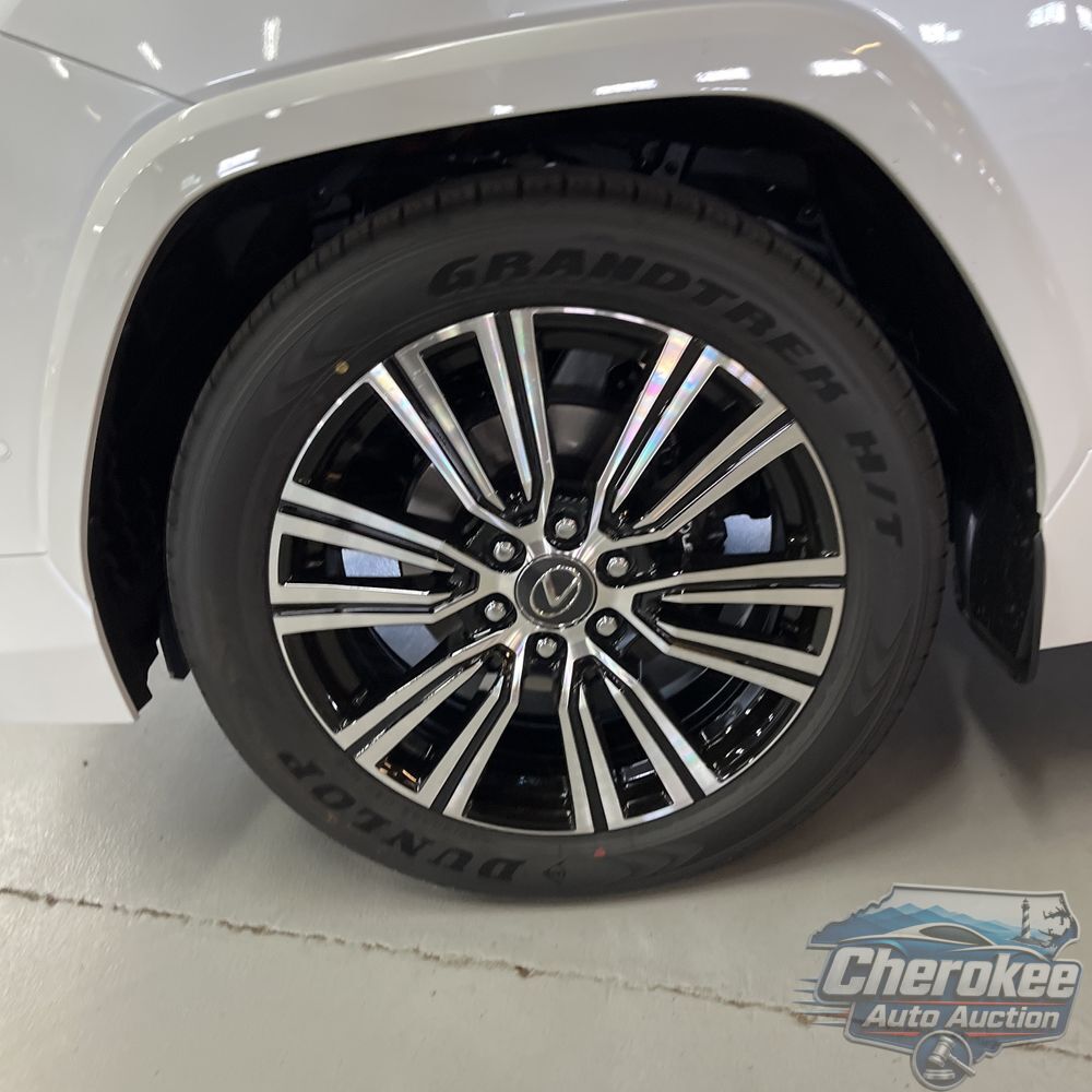 2025 Lexus LX 700h Luxury