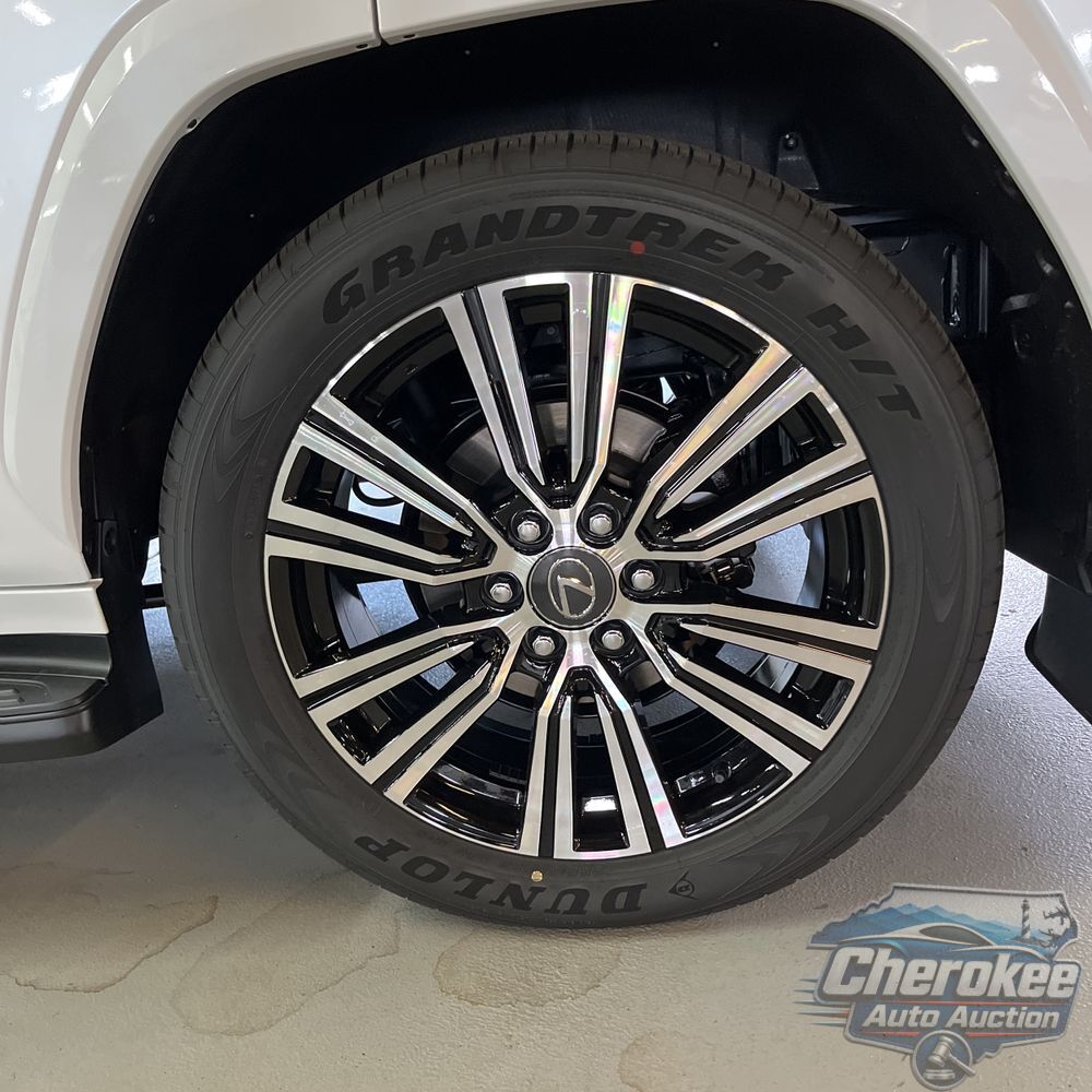 2025 Lexus LX 700h Luxury