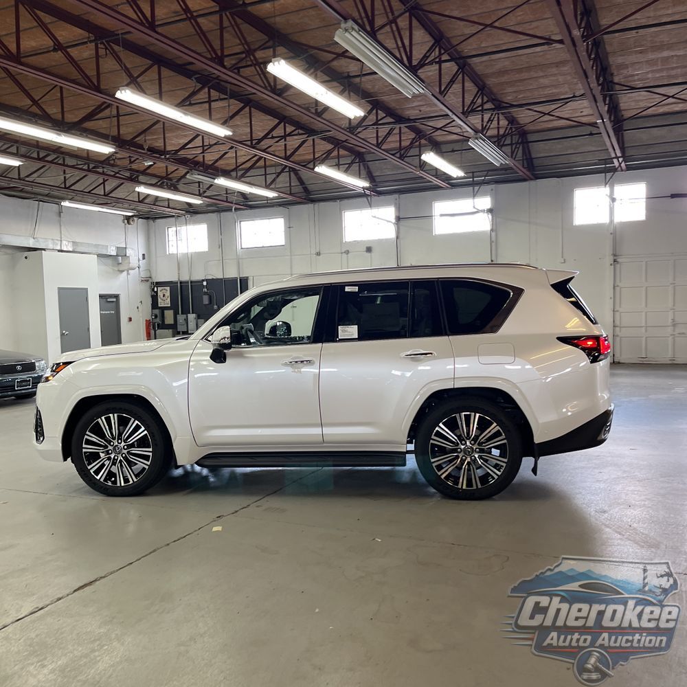 2025 Lexus LX 700h Luxury