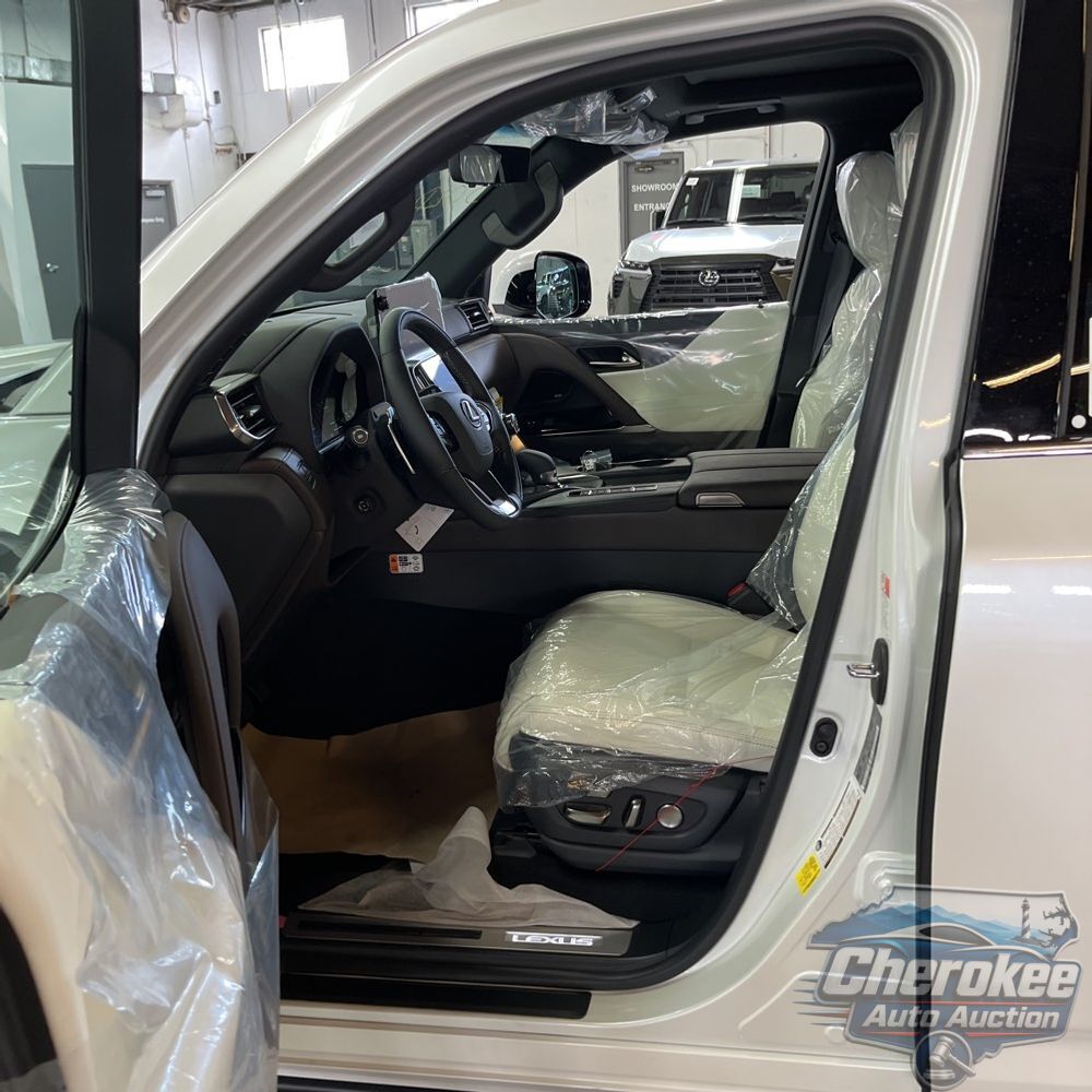 2025 Lexus LX 700h Luxury