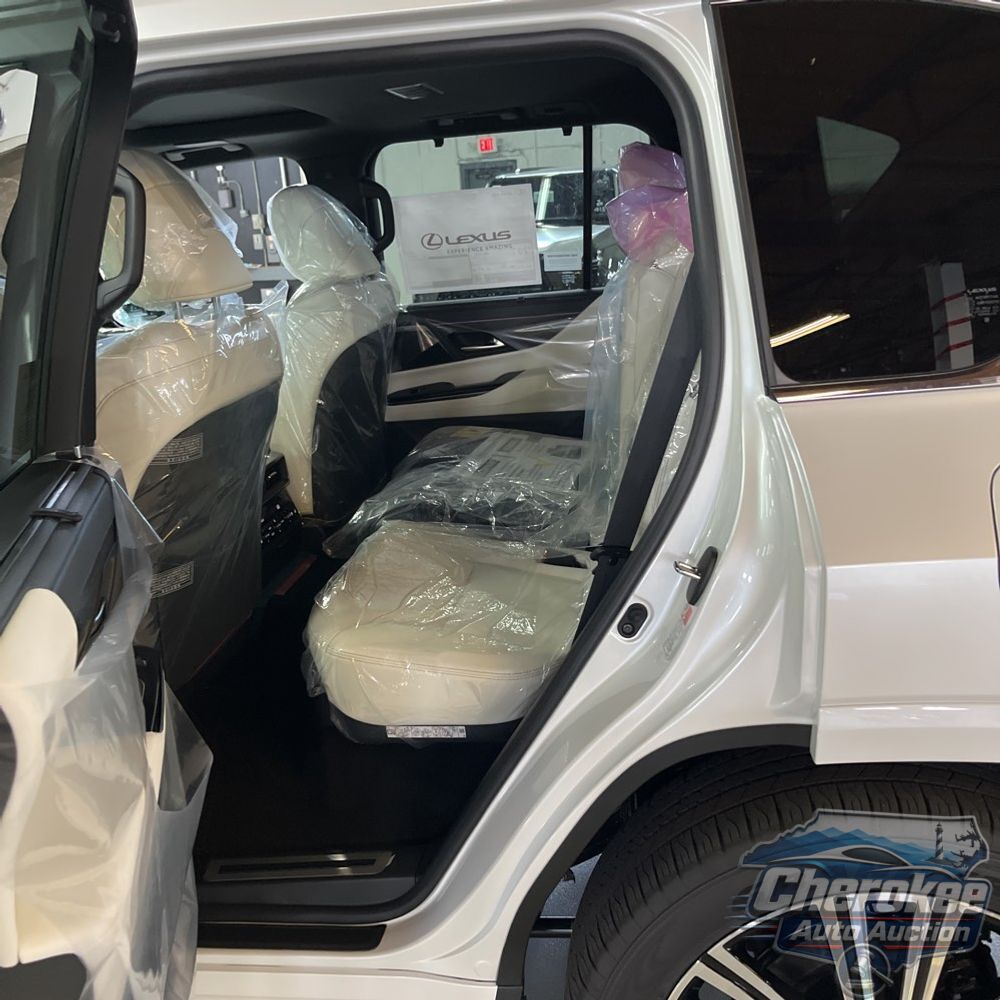 2025 Lexus LX 700h Luxury